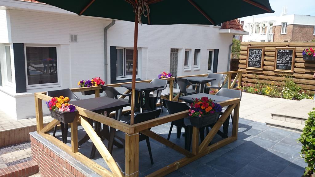 Logies Het Maantje Hotel De Panne Exterior photo